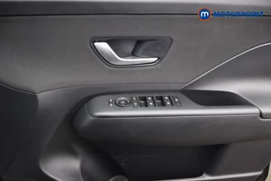 Hyundai Kona Advance Automatic Petrol-Electric Hybrid SUV - Stock Number (1672177) - 1st supplementary image