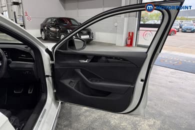 Volkswagen Passat R-Line Automatic Petrol Plug-In Hybrid Estate - Stock Number (1672182) - 14th supplementary image
