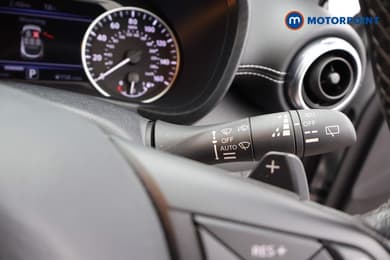 Nissan Juke N-Connecta Automatic Petrol SUV - Stock Number (1669787) - 6th supplementary image