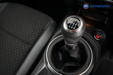 Nissan Juke N-Connecta Manual Petrol SUV - Stock Number (1669817) - 15th supplementary image
