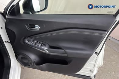 Nissan Juke N-Connecta Manual Petrol SUV - Stock Number (1669817) - 19th supplementary image