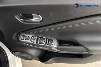 Nissan Juke N-Connecta Manual Petrol SUV - Stock Number (1669817) - 20th supplementary image
