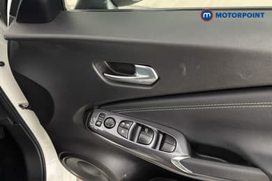 Nissan Juke N-Connecta Manual Petrol SUV - Stock Number (1669817) - 42nd supplementary image