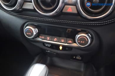 Nissan Juke N-Connecta Automatic Petrol SUV - Stock Number (1670816) - 4th supplementary image