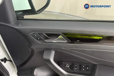 Volkswagen T-Roc R-Line Manual Petrol SUV - Stock Number (1671773) - 42nd supplementary image
