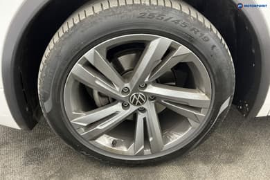 Volkswagen Tiguan R-Line Edition Automatic Petrol SUV - Stock Number (1672501) - 36th supplementary image