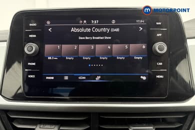 Volkswagen T-Roc Life Manual Petrol SUV - Stock Number (1666975) - 2nd supplementary image