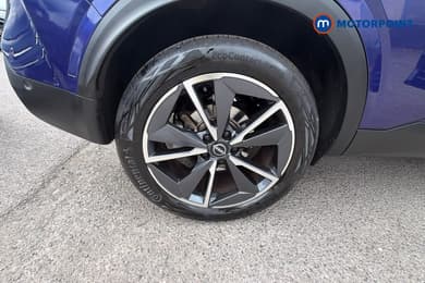 Nissan Qashqai Tekna Automatic Petrol-Electric Hybrid SUV - Stock Number (1668077) - 2nd supplementary image