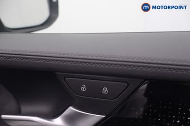 Volkswagen Passat R-Line Automatic Petrol Plug-In Hybrid Estate - Stock Number (1669032) - 10th supplementary image