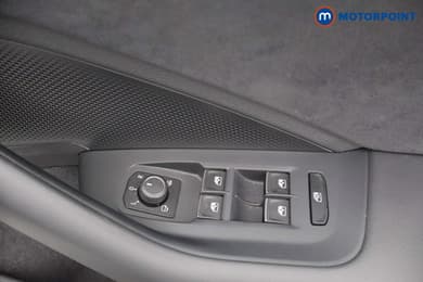 Volkswagen Passat R-Line Automatic Petrol Plug-In Hybrid Estate - Stock Number (1669032) - 11th supplementary image