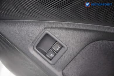 Volkswagen Passat R-Line Automatic Petrol Plug-In Hybrid Estate - Stock Number (1669032) - 12th supplementary image