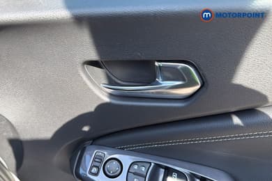 Nissan Juke N-Connecta Automatic Petrol SUV - Stock Number (1669304) - 2nd supplementary image