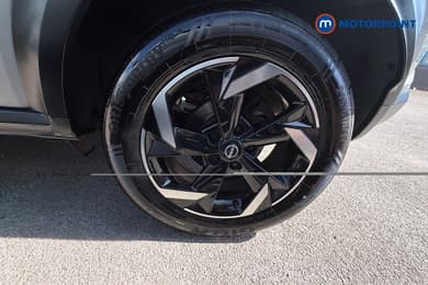 Nissan Juke N-Connecta Automatic Petrol SUV - Stock Number (1669304) - 42nd supplementary image