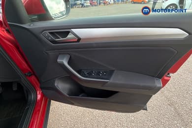 Volkswagen T-Roc Life Manual Petrol SUV - Stock Number (1669580) - 19th supplementary image