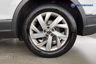 Volkswagen Tiguan Life Manual Petrol SUV - Stock Number (1668817) - 48th supplementary image