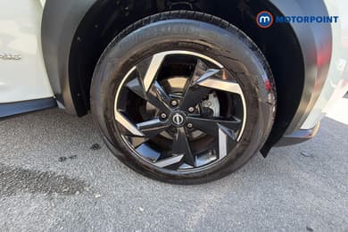 Nissan Juke N-Connecta Automatic Petrol-Electric Hybrid SUV - Stock Number (1668947) - 2nd supplementary image
