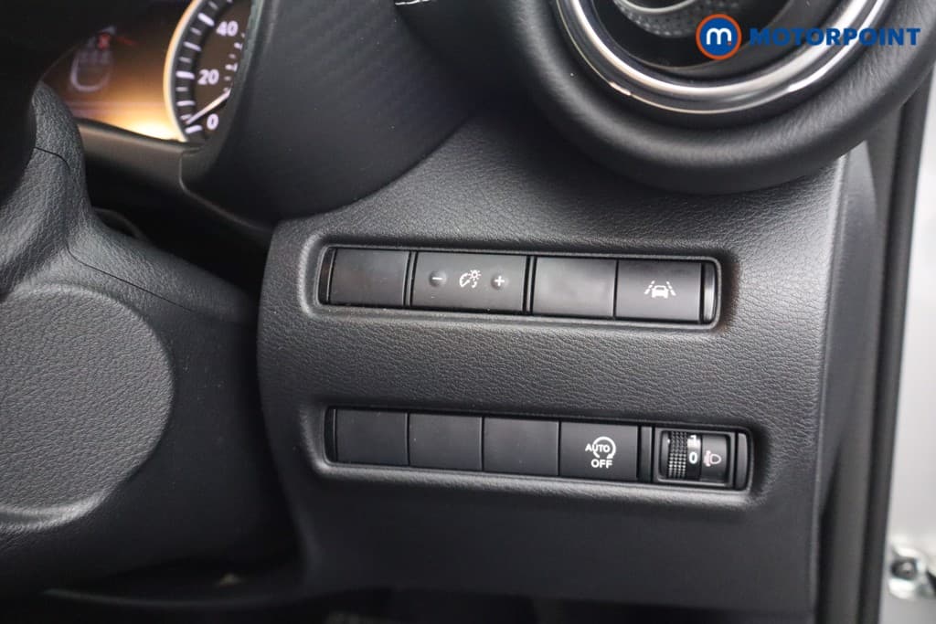 Nissan Juke N-Connecta Automatic Petrol SUV - Stock Number (1669781) - 8th supplementary image