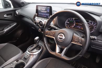 Nissan Juke N-Connecta Automatic Petrol SUV - Stock Number (1669783) - 1st supplementary image
