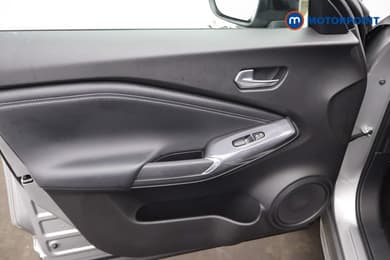 Nissan Juke N-Connecta Automatic Petrol SUV - Stock Number (1669786) - 27th supplementary image