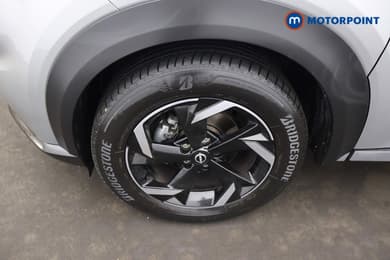 Nissan Juke N-Connecta Automatic Petrol SUV - Stock Number (1669786) - 1st supplementary image
