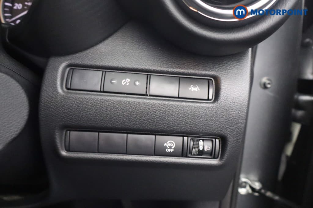 Nissan Juke N-Connecta Automatic Petrol SUV - Stock Number (1669796) - 8th supplementary image