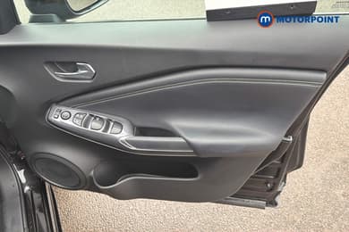 Nissan Juke N-Connecta Automatic Petrol SUV - Stock Number (1671482) - 2nd supplementary image