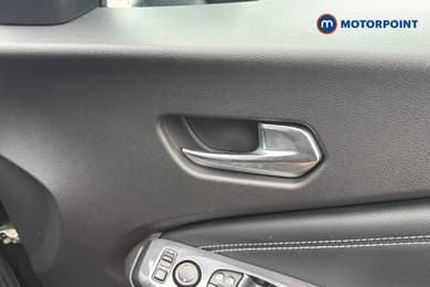 Nissan Juke N-Connecta Automatic Petrol SUV - Stock Number (1671482) - 3rd supplementary image
