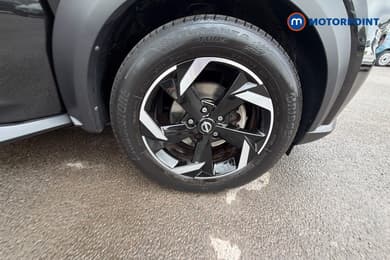 Nissan Juke N-Connecta Automatic Petrol SUV - Stock Number (1671482) - 1st supplementary image