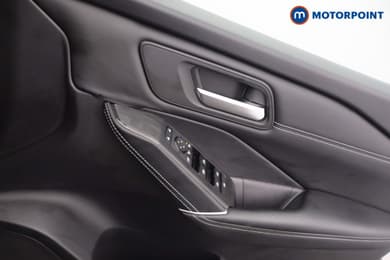 Nissan Qashqai N-Connecta Manual Petrol SUV - Stock Number (1667341) - 9th supplementary image