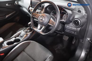 Nissan Juke N-Connecta Automatic Petrol SUV - Stock Number (1669789) - 4th supplementary image
