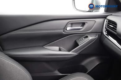 Nissan Qashqai Kuro Edition Automatic Petrol-Electric Hybrid SUV - Stock Number (1670330) - 40th supplementary image