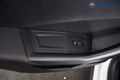 Volkswagen T-Roc R-Line Manual Petrol SUV - Stock Number (1671781) - 37th supplementary image
