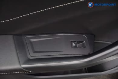 Volkswagen T-Roc R-Line Manual Petrol SUV - Stock Number (1671781) - 45th supplementary image