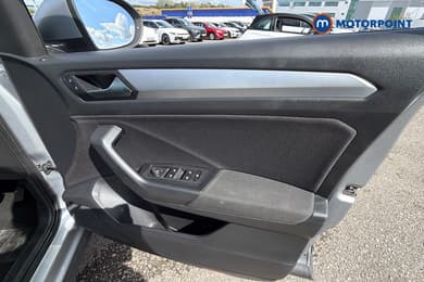 Volkswagen T-Roc Life Automatic Petrol SUV - Stock Number (1673598) - 19th supplementary image