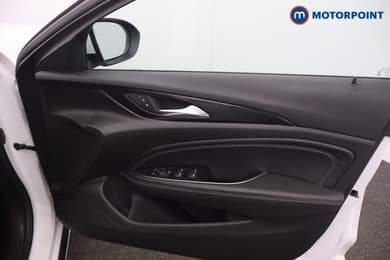 Vauxhall Insignia SRI Manual Petrol Hatchback - Stock Number (1655030) - 9th supplementary image