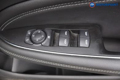 Vauxhall Insignia SRI Manual Petrol Hatchback - Stock Number (1655030) - 10th supplementary image