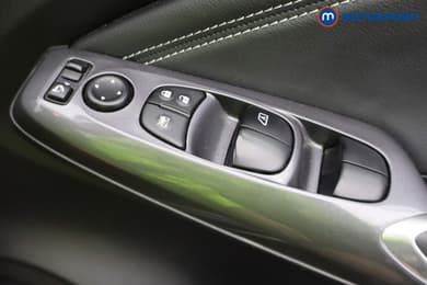 Nissan Juke N-Connecta Manual Petrol SUV - Stock Number (1672629) - 7th supplementary image
