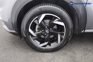Nissan Juke N-Connecta Manual Petrol SUV - Stock Number (1672629) - 13th supplementary image