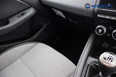 Renault Clio Evolution Manual Petrol Hatchback - Stock Number (1665134) - 18th supplementary image