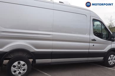 Ford Transit Limited Automatic Diesel Medium Roof Van - Stock Number (1632149) - 7th supplementary image