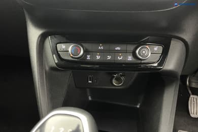 Vauxhall Corsa Elite Manual Petrol Hatchback - Stock Number (1657810) - 17th supplementary image