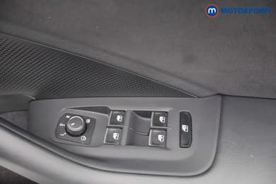 Volkswagen Passat R-Line Automatic Petrol Plug-In Hybrid Estate - Stock Number (1669389) - 11th supplementary image