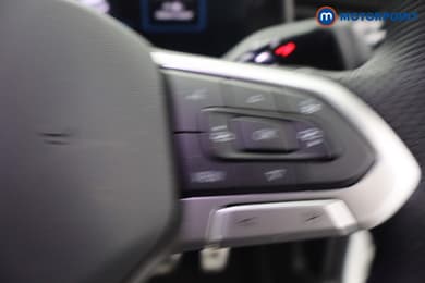 Volkswagen Passat R-Line Automatic Petrol Plug-In Hybrid Estate - Stock Number (1669389) - 16th supplementary image
