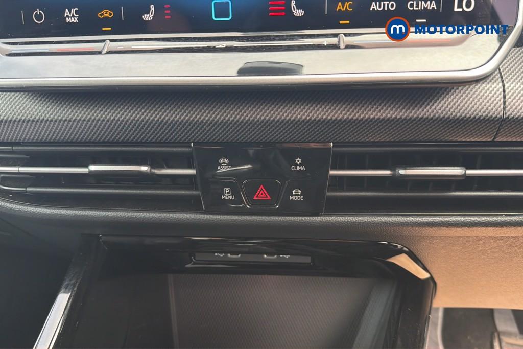Volkswagen Golf Black Edition Manual Petrol Hatchback - Stock Number (1672324) - 8th supplementary image