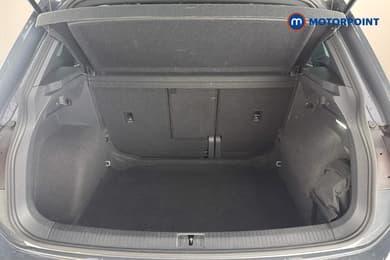 Volkswagen Tiguan R-Line Automatic Petrol SUV - Stock Number (1673725) - 33rd supplementary image