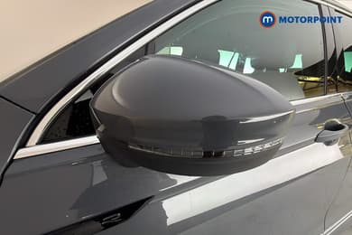 Volkswagen Tiguan R-Line Automatic Petrol SUV - Stock Number (1673725) - 43rd supplementary image