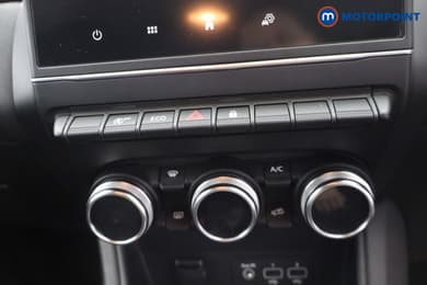 Renault Captur Iconic Manual Petrol SUV - Stock Number (1653150) - 15th supplementary image