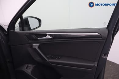 Volkswagen Tiguan Elegance Automatic Petrol Plug-In Hybrid SUV - Stock Number (1668438) - 9th supplementary image