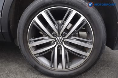 Volkswagen Tiguan Elegance Automatic Petrol Plug-In Hybrid SUV - Stock Number (1668438) - 31st supplementary image