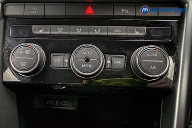 Volkswagen T-Roc Active Manual Petrol SUV - Stock Number (1669811) - 16th supplementary image